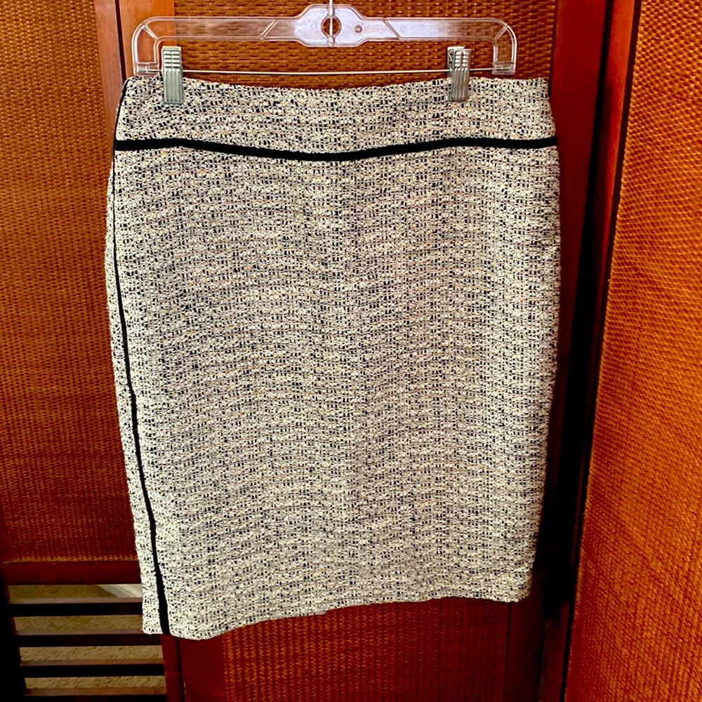 NWOT. Beautiful wool-mix Ann Taylor pencil skirt. Never worn!